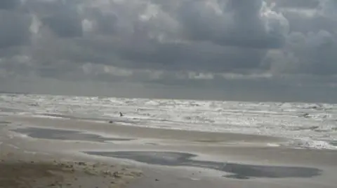 Deszcz nad Bałtykiem i mokre Mazury