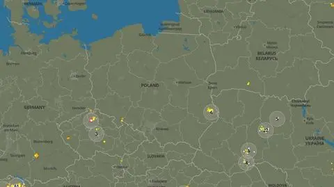 Wyładowania atmosferyczne oznaczono plusami