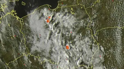 Leje deszcz i sypie gradem. Grzmi w centrum kraju