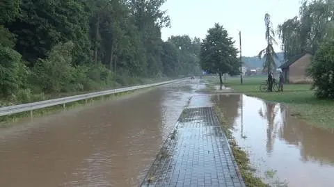 Podtopienia po sobotnich burzach