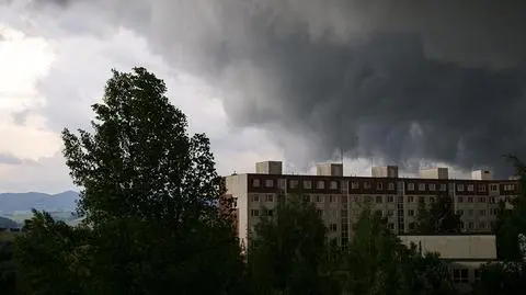 Burzom będzie towarzyszył silny wiatr