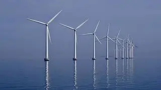 Elektrownia wiatrowa na morzu, w cieśninie Sund, 3,5 km od Kopenhagi.