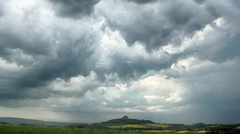 Tydzień zaczął się burzowo. Przez Polskę przeszły dwa fronty