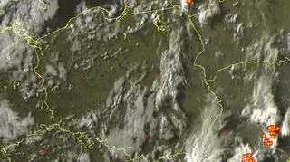 Burze o godz. 19.15 (zaznaczone plusami)