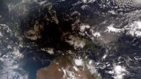 Zobacz, jak cień Księżyca sunie po Ziemi