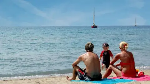 kurorty 2/ rodzina na tureckiej plaży