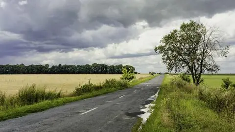 Na część dróg spadnie deszcz