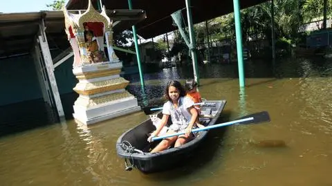 Bangkok niemal całkowicie odcięty od świata