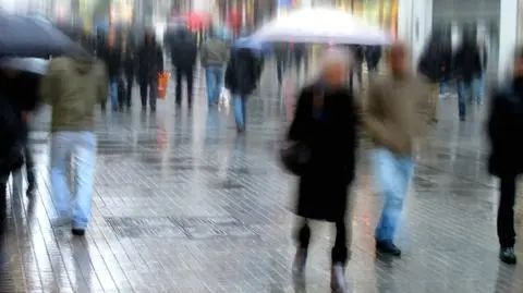 Prognoza pogody na dziś: mieszkańcom północnej i południowej części Polski przydadzą się parasole