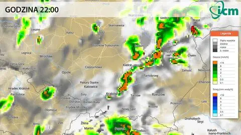 Prognozowana suma opadów na godzinę 22
