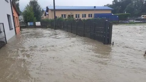 Zalane po ulewie posesje i ulice