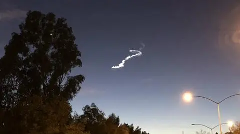 Tajemnicza smuga na niebie. Meteor, satelita, a może kosmici?