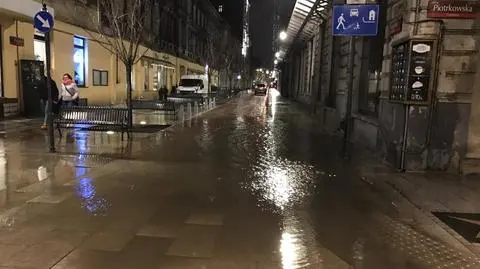Rozlewiska na ulicach i podtopienia po ulewach