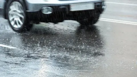 W ciągu dnia na drogach zrobi się mokro