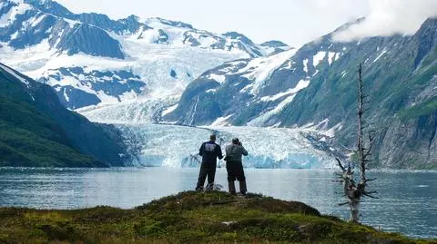 Topniejące lodowce rzeźbią powierzchnię Ziemi