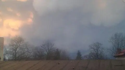 Kłodzko (dolnośląskie) 17:20, krótka ulewa, słońce, wichura, a na koniec śnieżyca