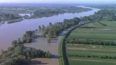 Deszcze przestają zasilać rzeki. Ale stabilizacja następuje powoli