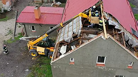 Pożary od uderzeń piorunów, niszczycielski wiatr. Potężne załamanie pogody w Polsce