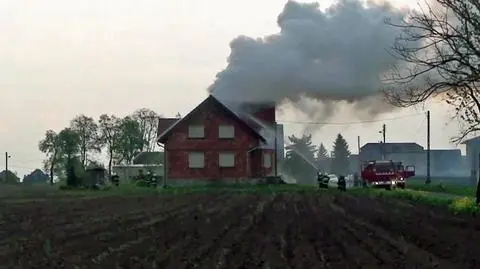 Pożar domu w Racławiczkach po uderzeniu pioruna podczas czwartkowej burzy
