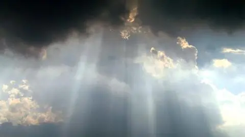 Prognoza pogody na dziś: zagrzmi w dniu boga piorunów. Poza tym 25-34 st. C