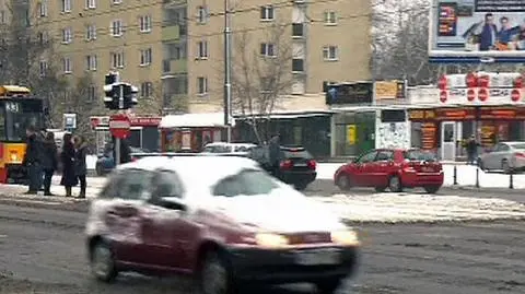 Przed południem głównym problemem na drogach północnej i centralnej Polski jest błoto pośniegowe