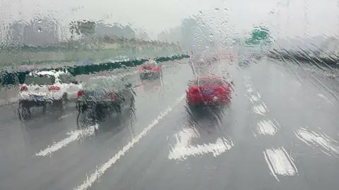 Burze na zachodzie i południu utrudnią bezpiezną jazdę