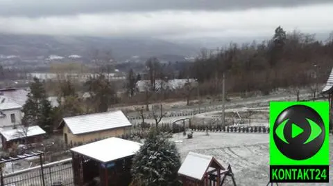 Śnieg w w Kowarach i w Karkonoszach