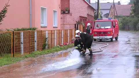 W Opolskiem woda wdarła się do domów mieszkalnych na skutek ulewnych deszczy
