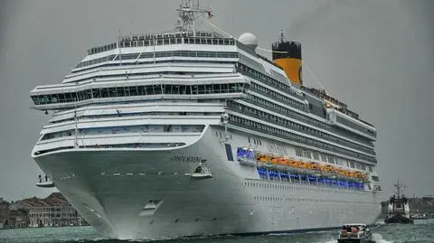 Oddają "pokłon" jak Costa Concordia. Wenecja boi się powtórki z Giglio