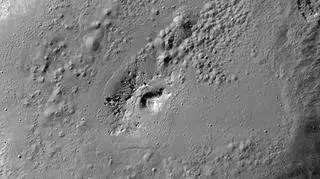 "Podziurawiona" powierzchnia Westy