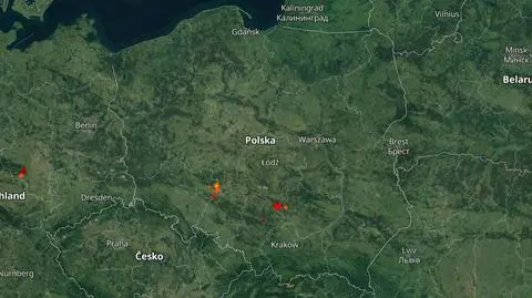 Wyładowania atmosferyczne oznaczono plusami