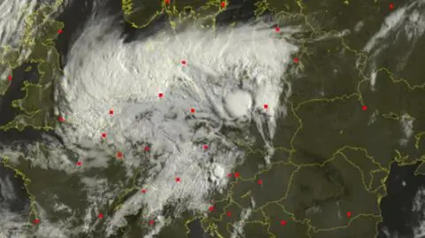 Niż z układem frontów dręczy Polskę