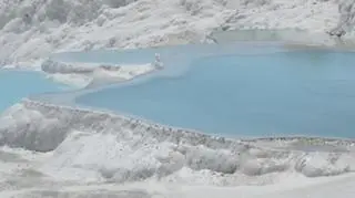 Pamukkale słynie z basenów termalnych