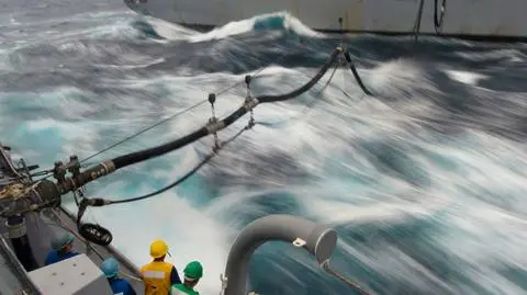 Zatankują samoloty wodą morską?