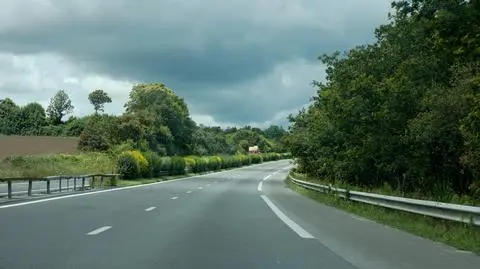 W zachodnich województwach warunki drogowe nędą niekorzystne