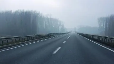 Mgły sprawią kierowcom sporo kłopotów