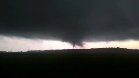 Trąba powietrzna we Wschowie