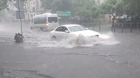 Zalane ulice, zerwane dachy. Pokazujecie, jak dynamiczna jest pogoda