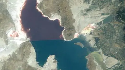 Niezwykła historia pustynnych jezior. Powstały dzięki tropikalnym deszczom