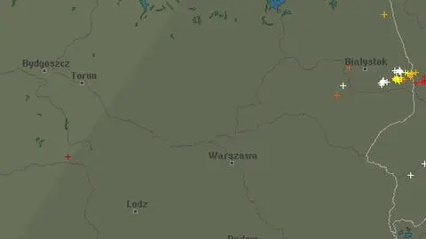 Wyładowania atmosferyczne oznaczono plusami