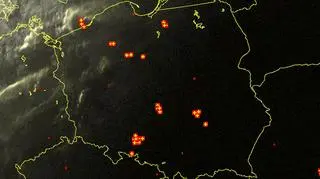 Układ komórek burzowych nad Polską o godz. 21.30