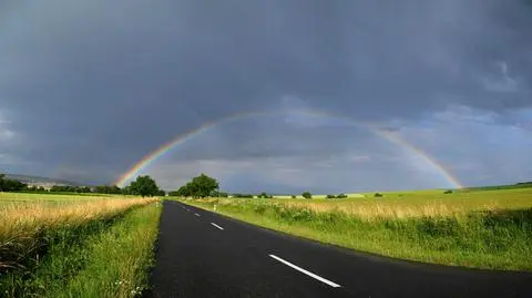 Nadchodzą burze i przelotne opady deszczu