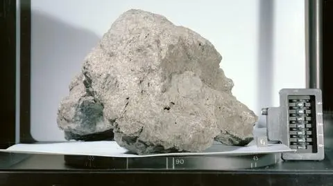 Księżycowe skały na Ziemi obracają się w pył