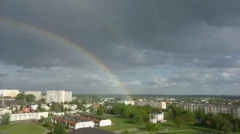 Tęcza podwójna, ciemniejszy obszar pomiędzy nimi to pas Aleksandra.