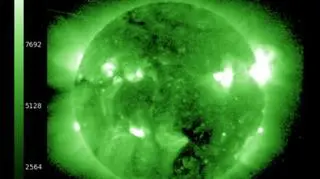 Aktualne zdjęcie aktywności słonecznej dostarczone przez NOAA
