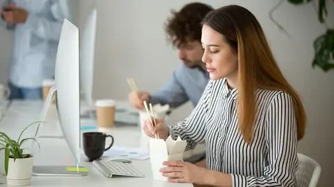Dlaczego mlaskanie, siorbanie i cmokanie nas irytuje 
