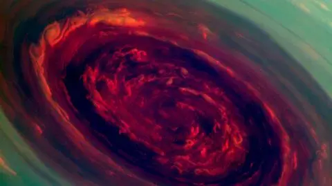 Spektakularne tornado Saturna