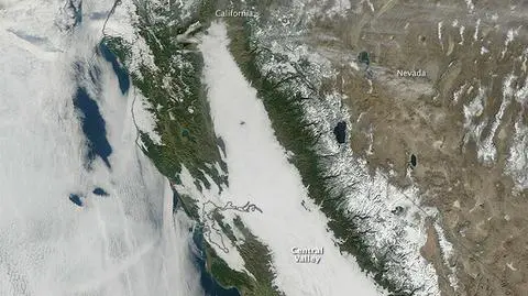 "Tule fog" zanika w górach Sierra Nevada