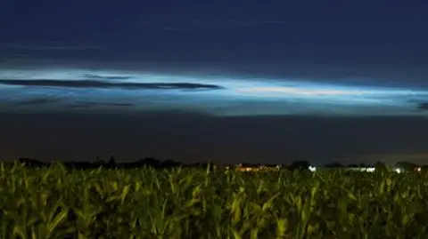 "Magiczne chmury świecące w ciemnościach". Obłoki srebrzyste nad Warszawą