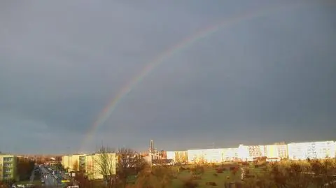 Dziś (13.04.2013) około 17 w Zduńskiej Woli na niebie pojawiła się pierwsza w tym roku tęcza.